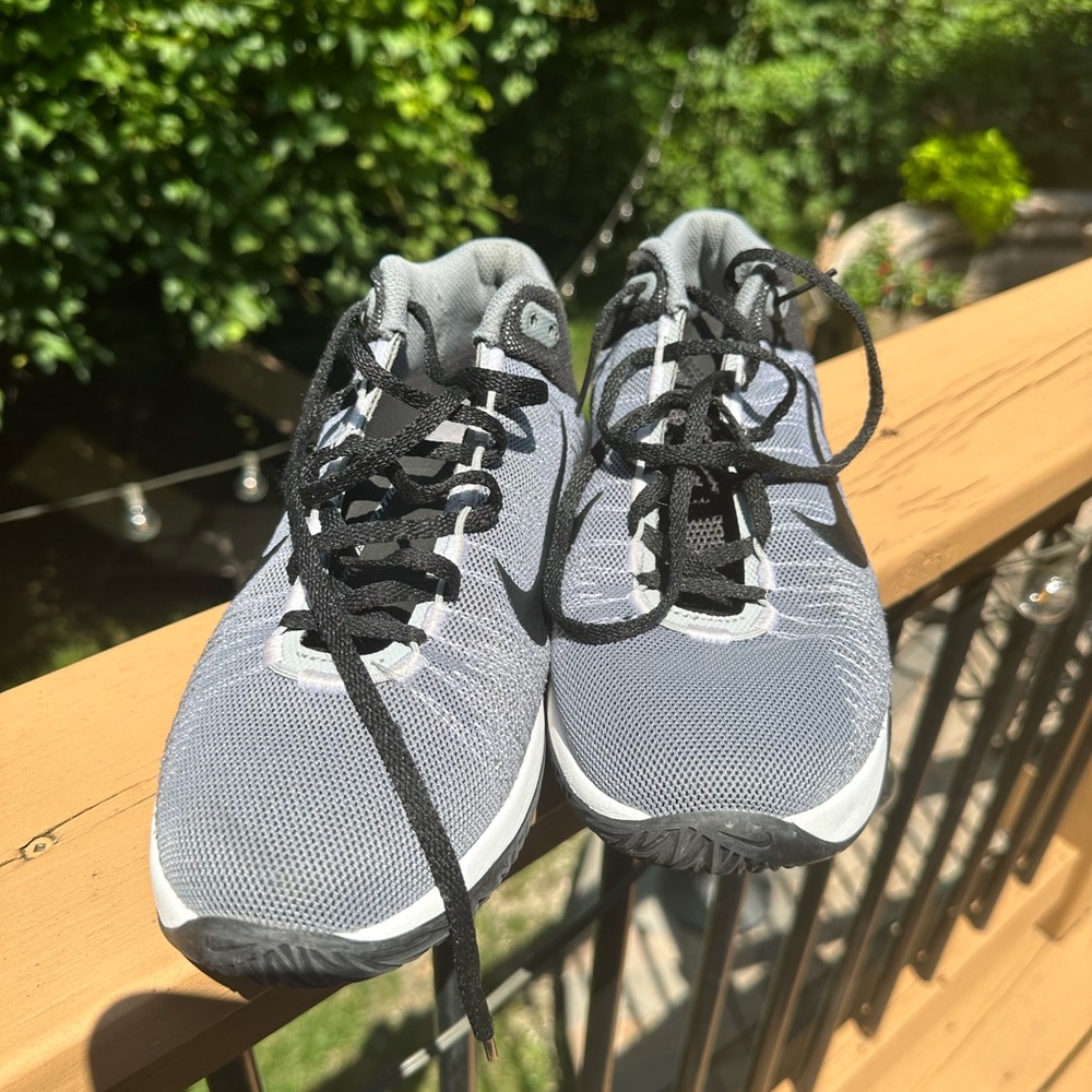 Nike ZOOM men’s basketball shoes; size 7. Great condition.